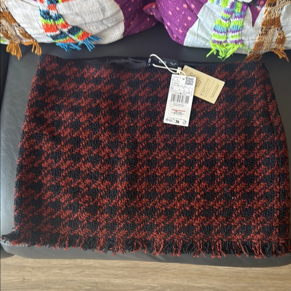 Elegant Black and Red Houndstooth Skirt